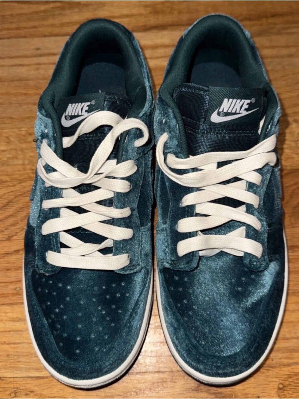 Women’s Nike Dunk Teal Velvet Low-Top Sneakers with Cream Laces Size 7.5